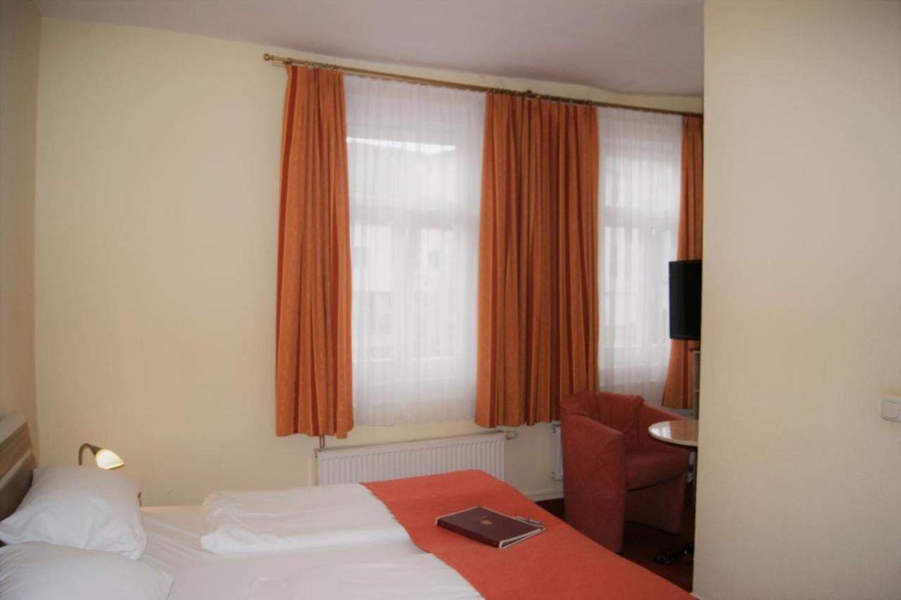 Hotelpension Am Dom Ерфурт Екстериор снимка